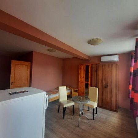 Ikszt Vendeghaz Hotel Dávod Exterior photo