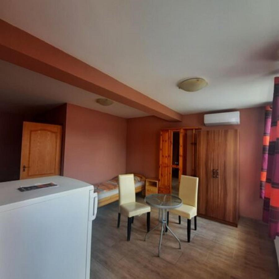 Ikszt Vendeghaz Hotel Dávod Exterior photo