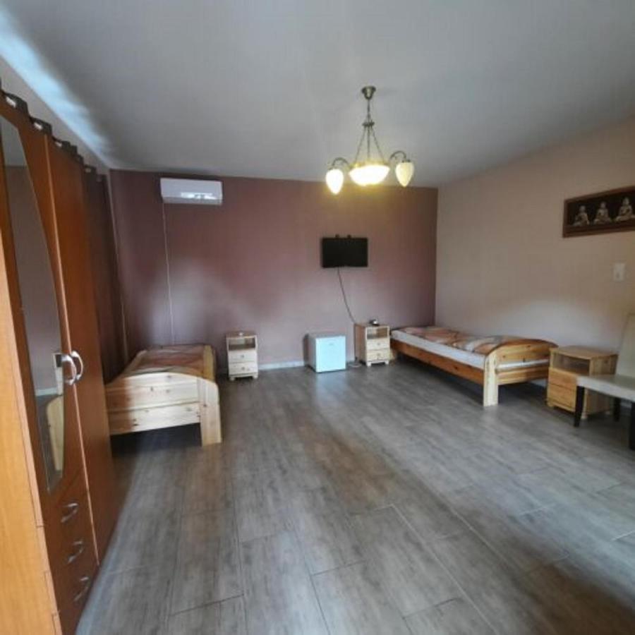 Ikszt Vendeghaz Hotel Dávod Exterior photo